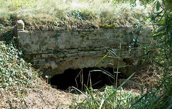 Resti del ponticello nei Prati delle Pars